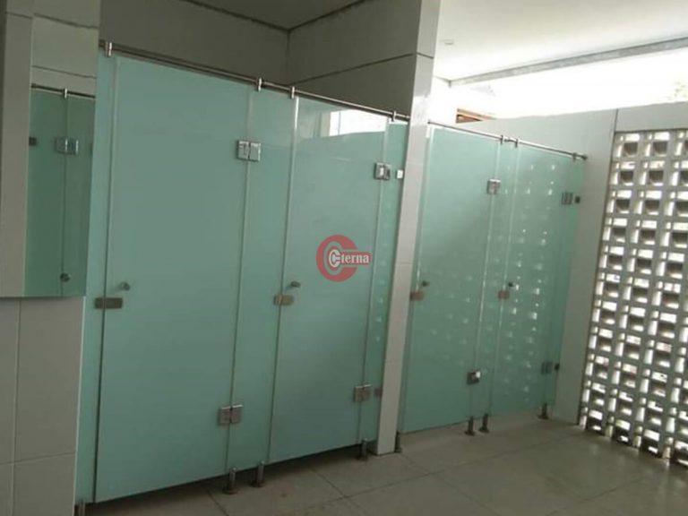 Glass-cubicle-toilet-6
