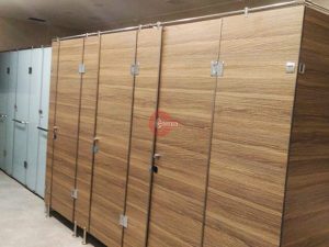 kelebihan partisi cubicle toilet