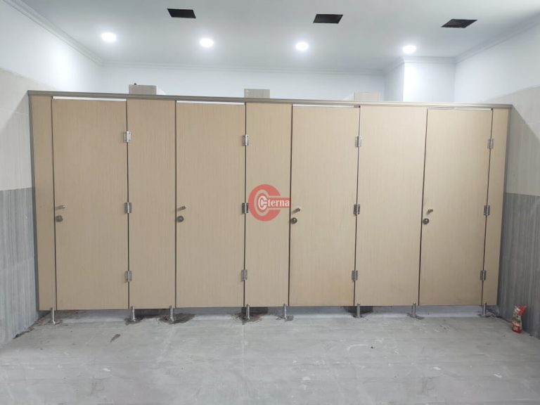 Phenolic-cubicle-toilet-5