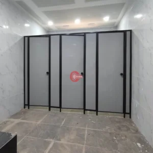 cubicle toilet pvc warna putih rangka hitam